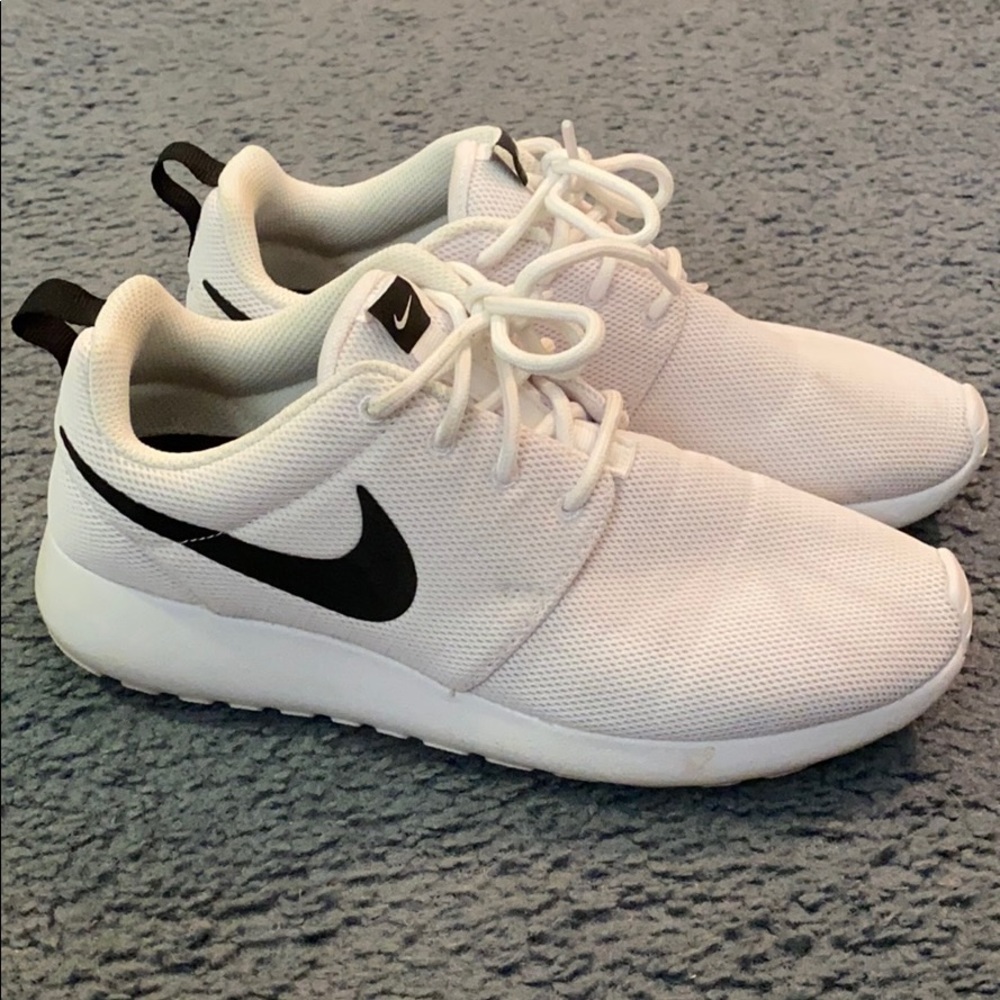 Nike roshe women’s 7.5